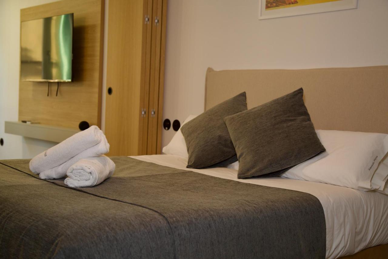 Suite 102 - 1 Bedroom Suite In Amando Perez Suites Ribadeo Exterior photo